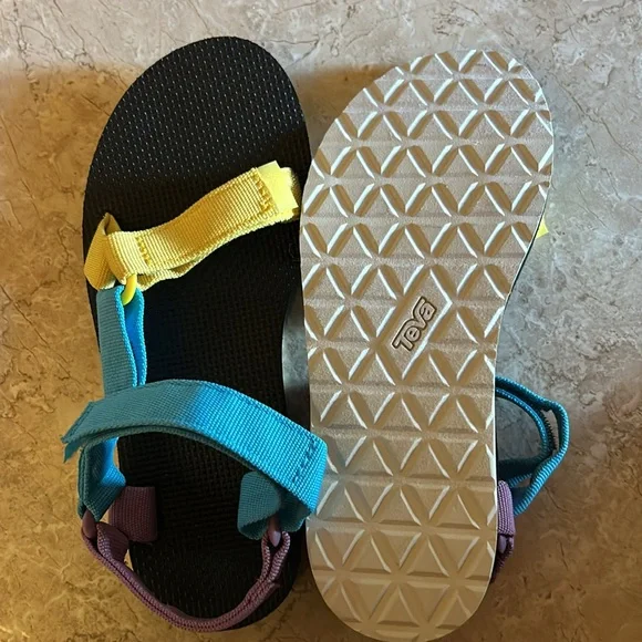 TEVA Sandals size 8 - Picture 2 of 2